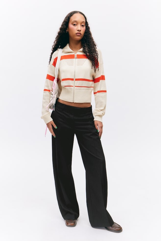 Брюки заниженной посадки из костюмной ткани. Monki, черный
Брюки заниженной посадки из костюмной ткани. Monki, черный