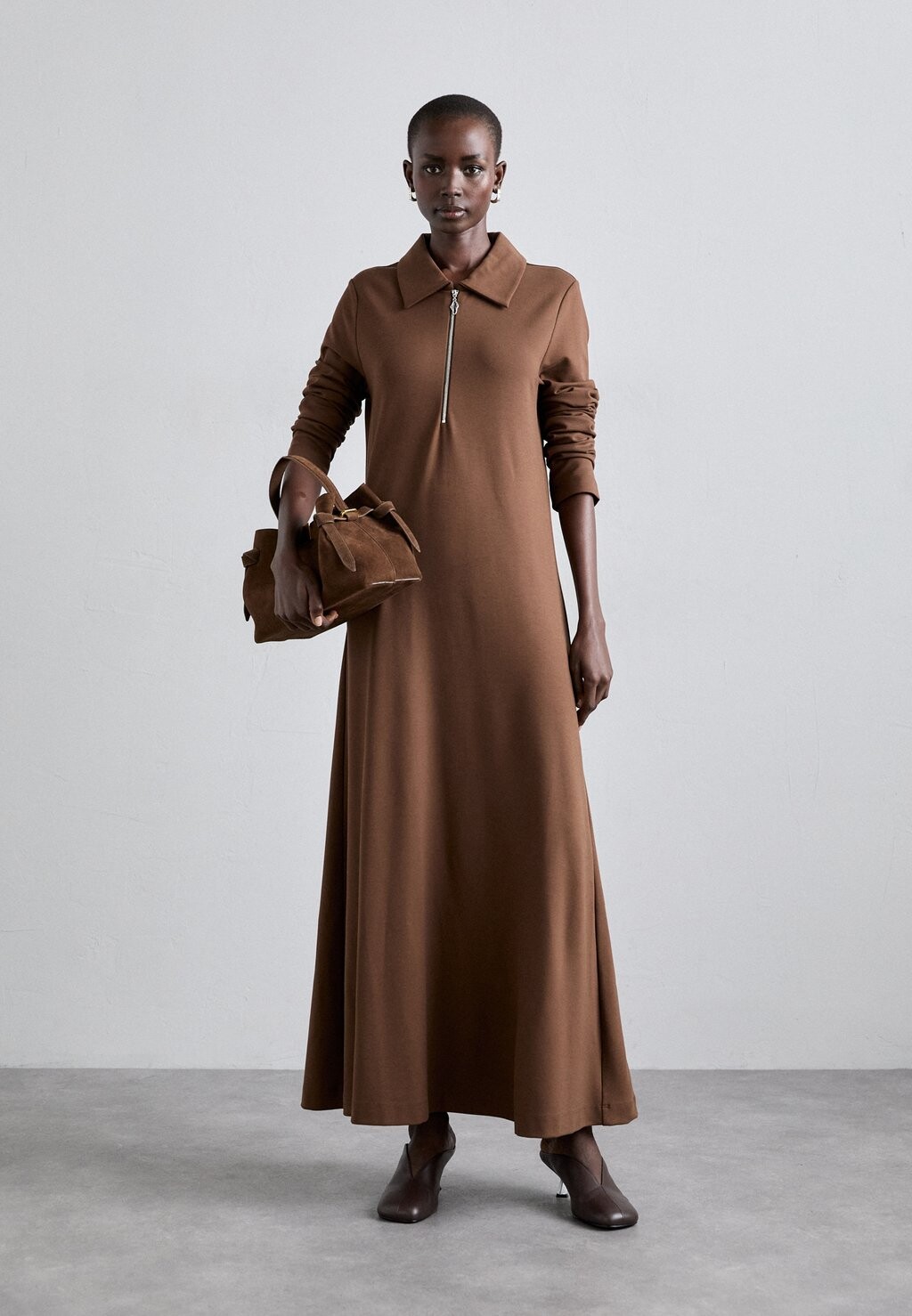 Платье макси CLEMINS Rodebjer, коричневый
Платье макси CLEMINS Rodebjer, коричневый