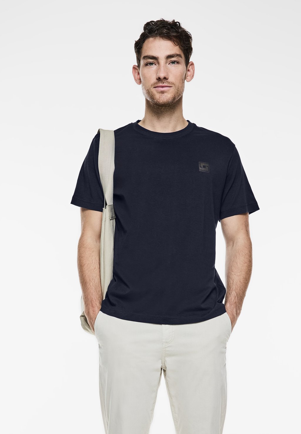 Базовая футболка MIT CHESTARTWORK Street One MEN, темно-синий
Базовая футболка MIT CHESTARTWORK Street One MEN, темно-синий