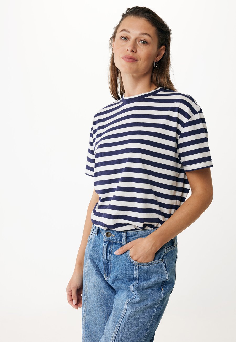 Футболка Mexx SHORT SLEEVE REGULAR FIT STRIPE, Midnight Blue/Blue, Синий, Футболка Mexx SHORT SLEEVE REGULAR FIT STRIPE, Midnight Blue/Blue
Футболка Mexx SHORT SLEEVE REGULAR FIT STRIPE, Midnight Blue/Blue, Синий, Футболка Mexx SHORT SLEEVE REGULAR FIT STRIPE, Midnight Blue/Blue