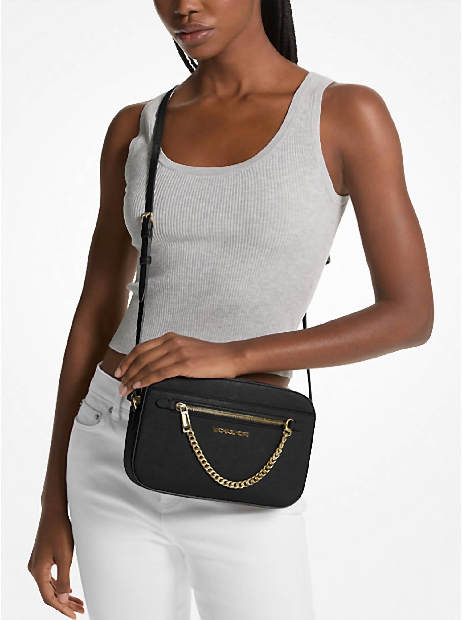 Jet Set Большая перекрестная сумка из кожи Saffiano в черном цвете Michael Kors
Jet Set Большая перекрестная сумка из кожи Saffiano в черном цвете Michael Kors