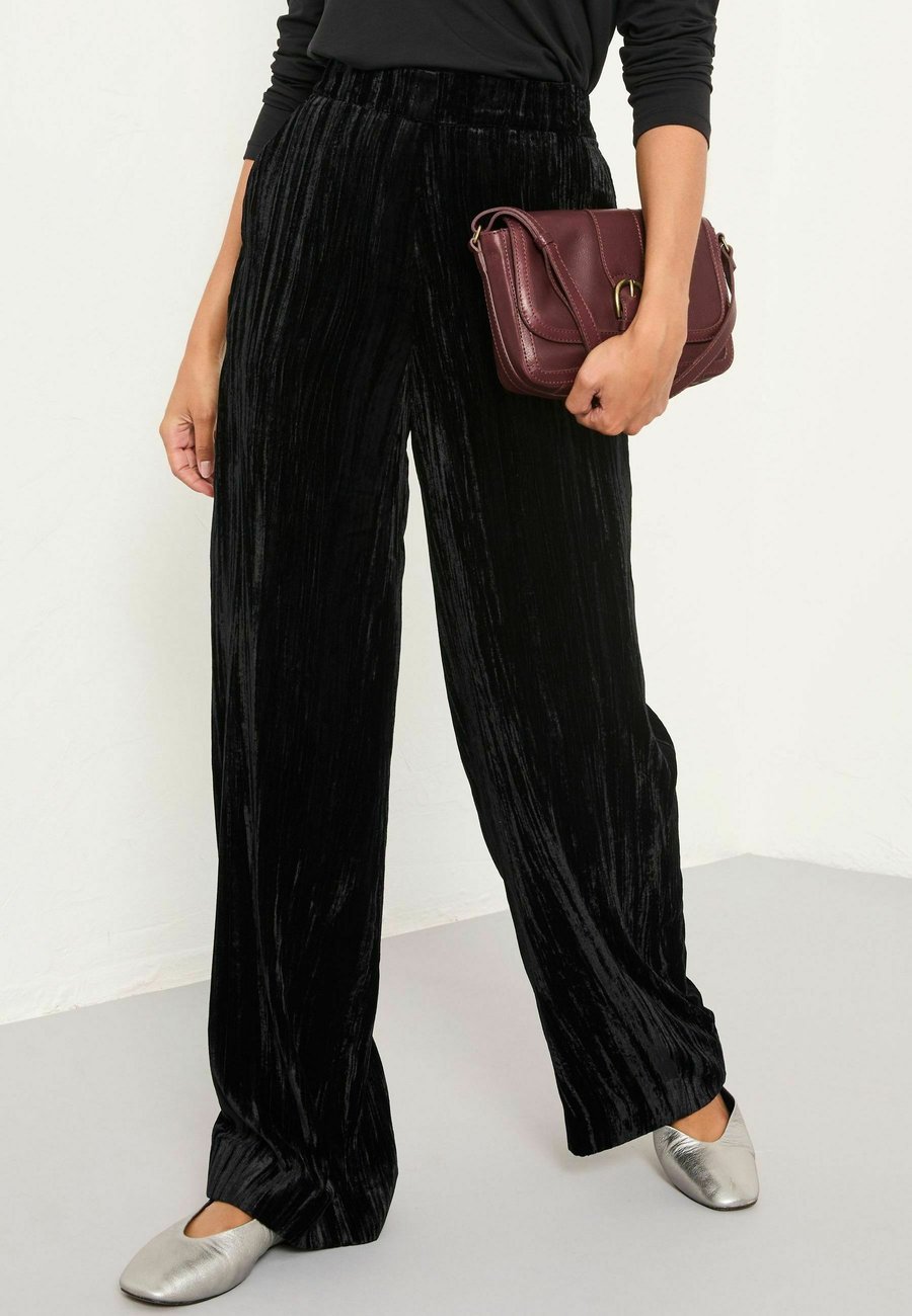 Брюки FatFace WIDE CRINKLE , Black
Брюки FatFace WIDE CRINKLE , Black