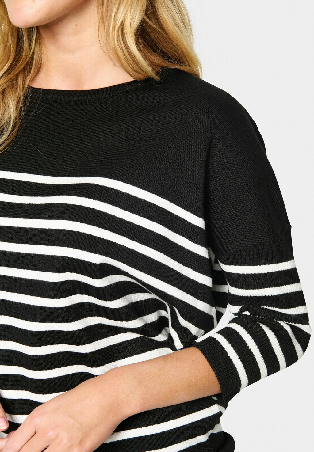 Джемпер MILA R-NECK ST Saint Tropez, черный
Джемпер MILA R-NECK ST Saint Tropez, черный