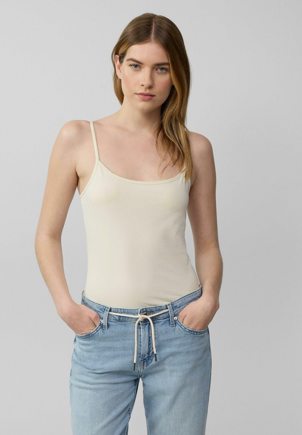 Топ SLIM-FIT MIT VERSTELLBAREN SPAGHETTITRÄGERN s.Oliver, кремовый
Топ SLIM-FIT MIT VERSTELLBAREN SPAGHETTITRÄGERN s.Oliver, кремовый