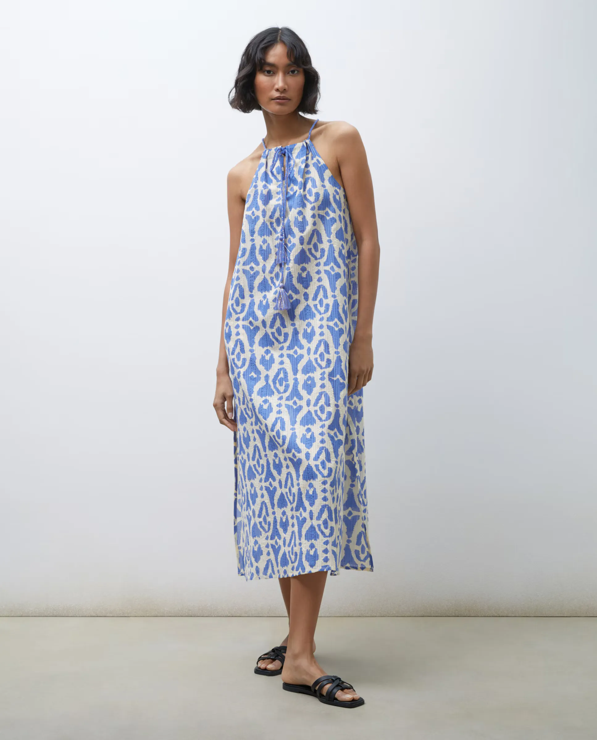 Пляжное платье с анималистичным принтом Tintoretto, синий
Пляжное платье с анималистичным принтом Tintoretto, синий