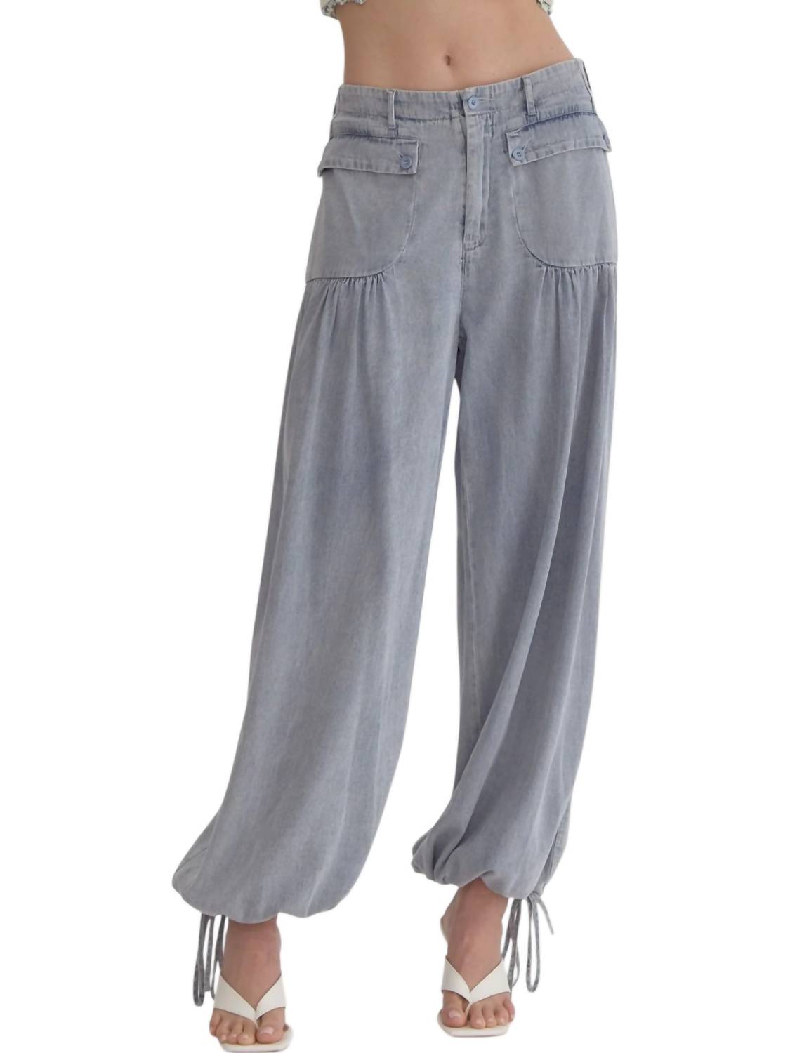 Брюки фасона «баллон» светло-голубого цвета entro
Брюки фасона «баллон» светло-голубого цвета entro