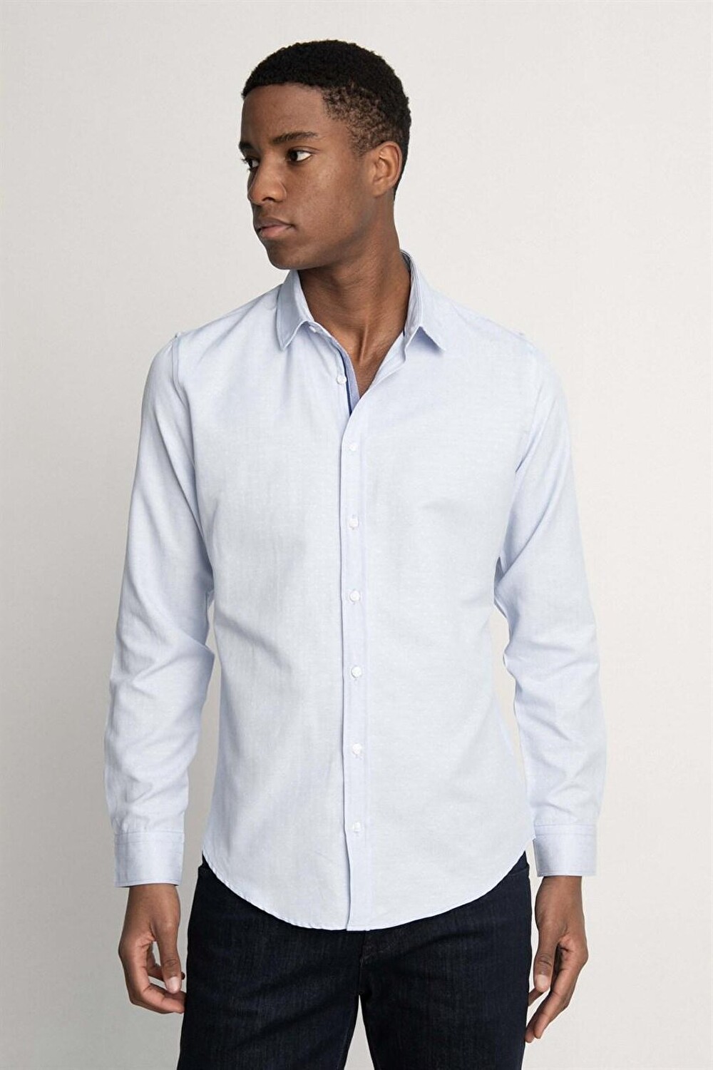 Мужская синяя рубашка Slim Fit с длинным рукавом из Оксфорда с текстурой Добби и окантовкой TUDORS
Мужская синяя рубашка Slim Fit с длинным рукавом из Оксфорда с текстурой Добби и окантовкой TUDORS