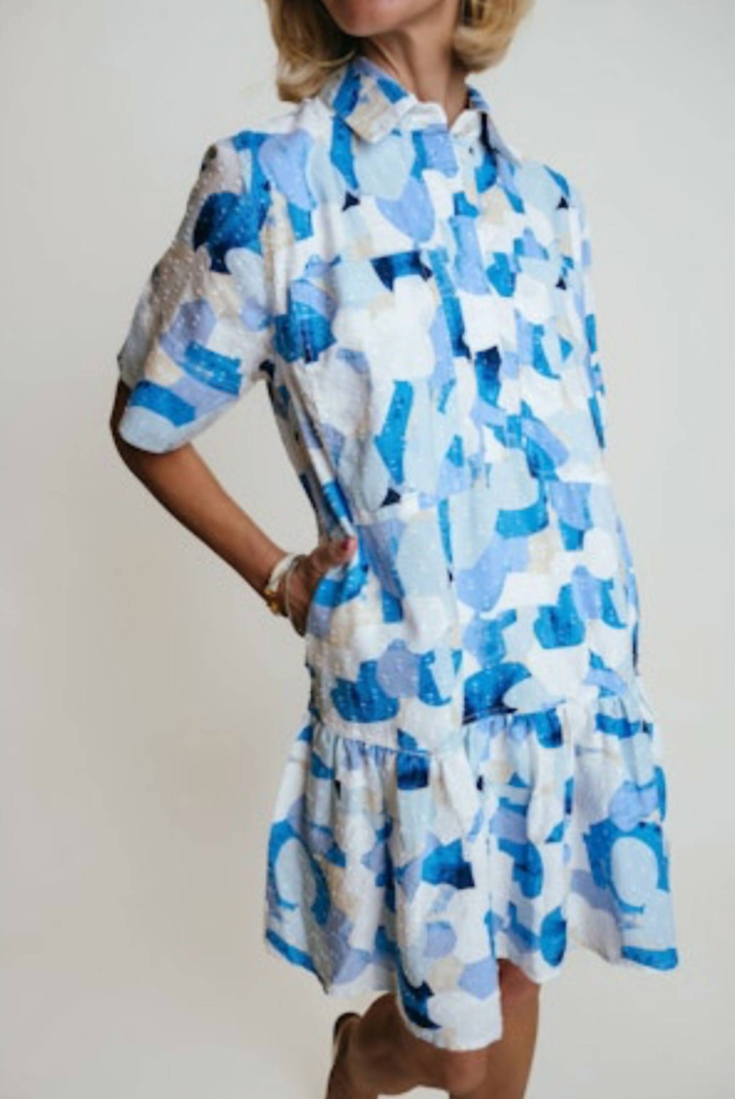 LAROQUE Платье Лолы цвета морской гальки
LAROQUE Платье Лолы цвета морской гальки