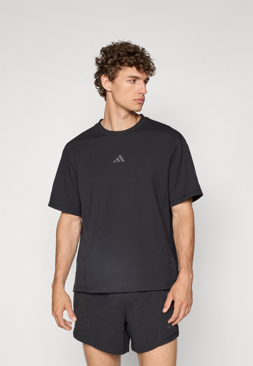 Базовая футболка TEE Adidas Performance, черный
Базовая футболка TEE Adidas Performance, черный