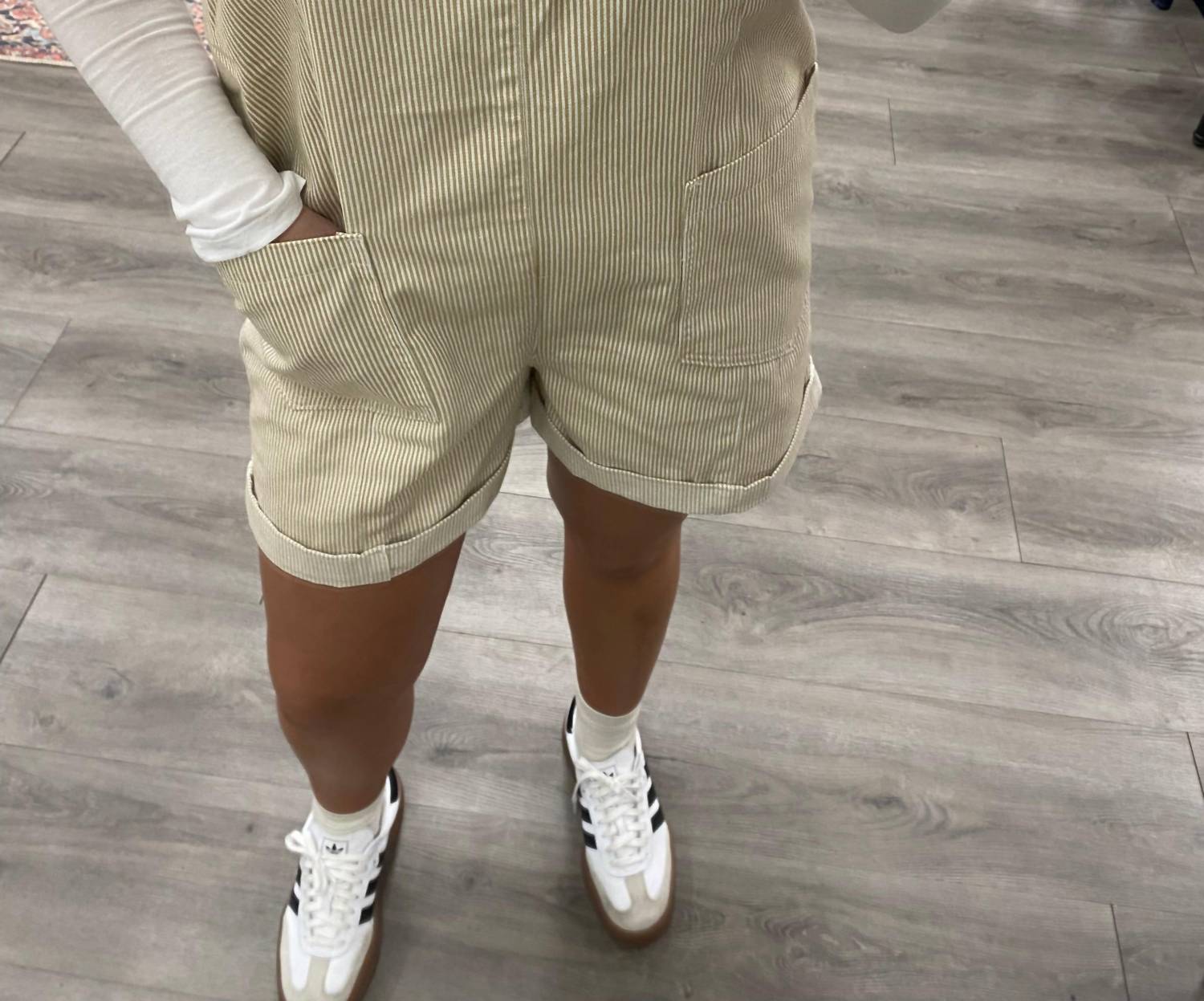 Полосатый хлопковый ромпер в бежево-белом цвете WISHLIST
Полосатый хлопковый ромпер в бежево-белом цвете WISHLIST