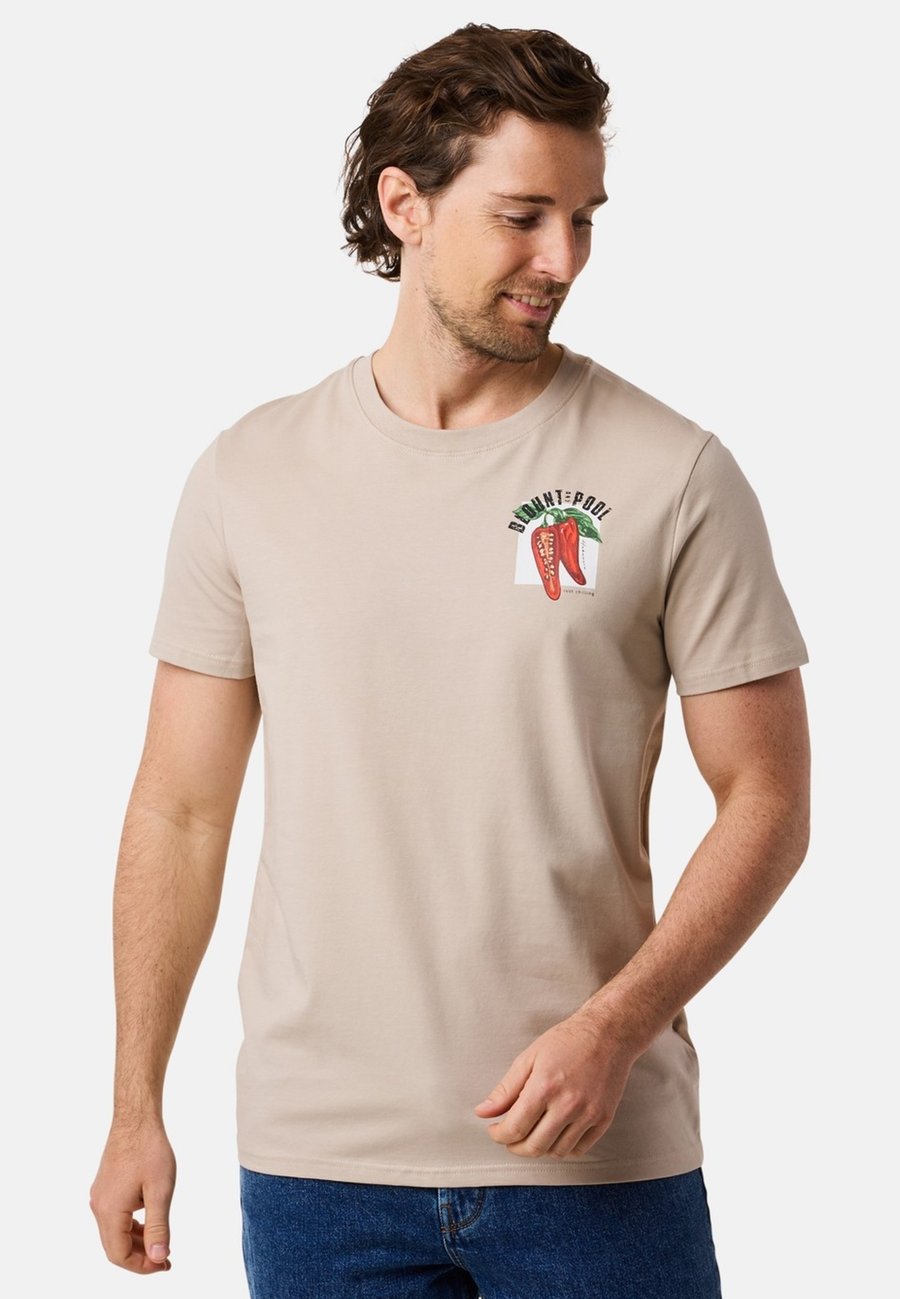 Футболка Blount & Pool Print T-shirt, Khaki, Хаки, Футболка Blount & Pool Print T-shirt, Khaki
Футболка Blount & Pool Print T-shirt, Khaki, Хаки, Футболка Blount & Pool Print T-shirt, Khaki