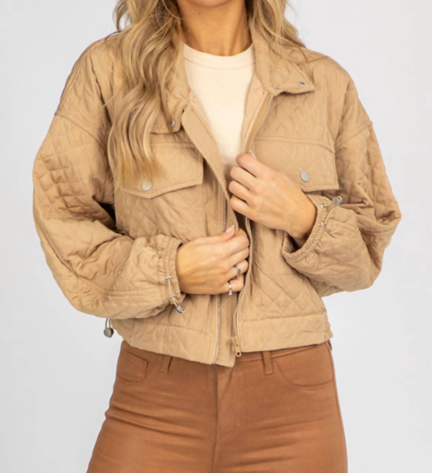 Стеганая куртка на молнии бежевого цвета Fascination, Бежевый, Стеганая куртка на молнии бежевого цвета Fascination
Стеганая куртка на молнии бежевого цвета Fascination, Бежевый, Стеганая куртка на молнии бежевого цвета Fascination