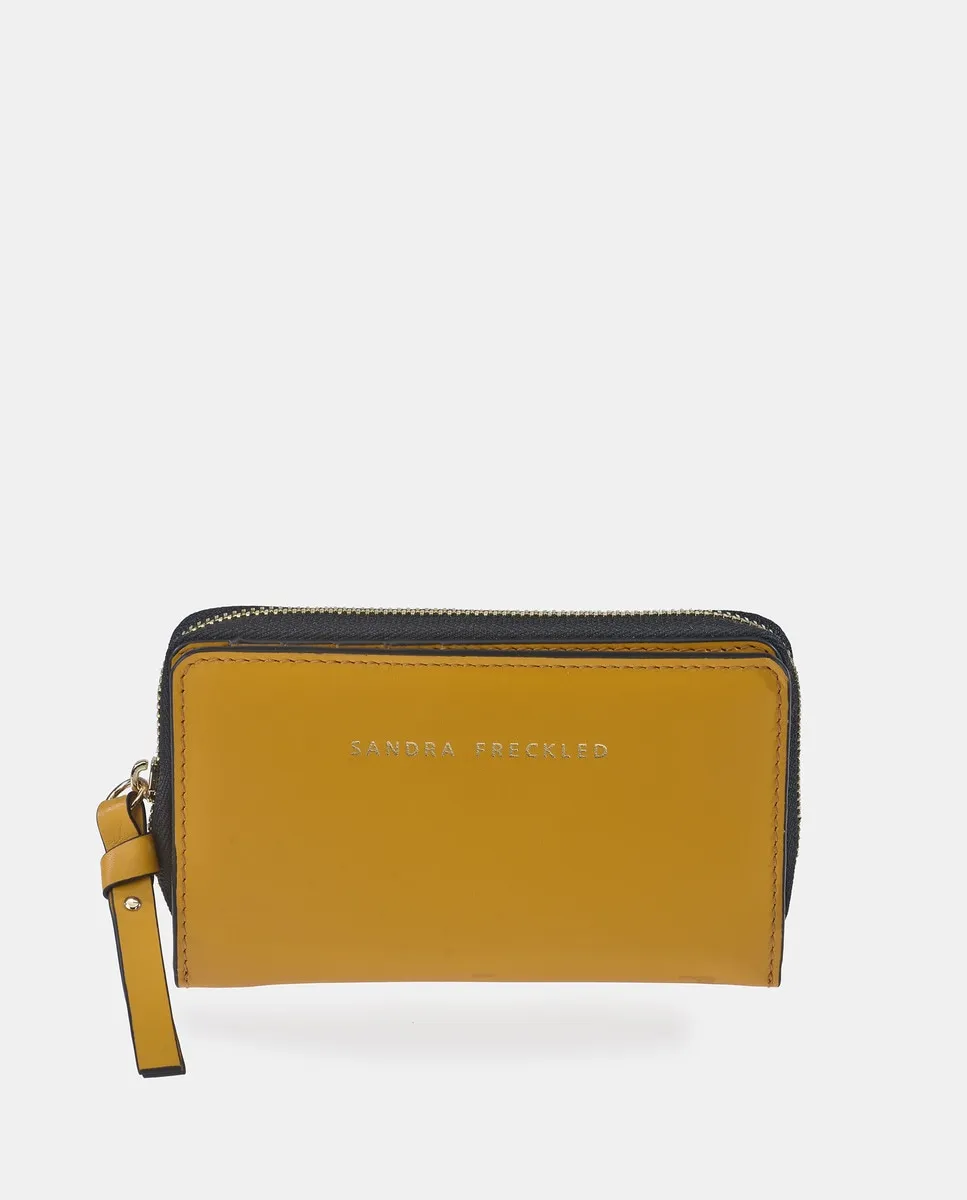 Кошелёк на молнии из гладкой кожи чёрного цвета Sandra Freckled, горчичный
Кошелёк на молнии из гладкой кожи чёрного цвета Sandra Freckled, горчичный