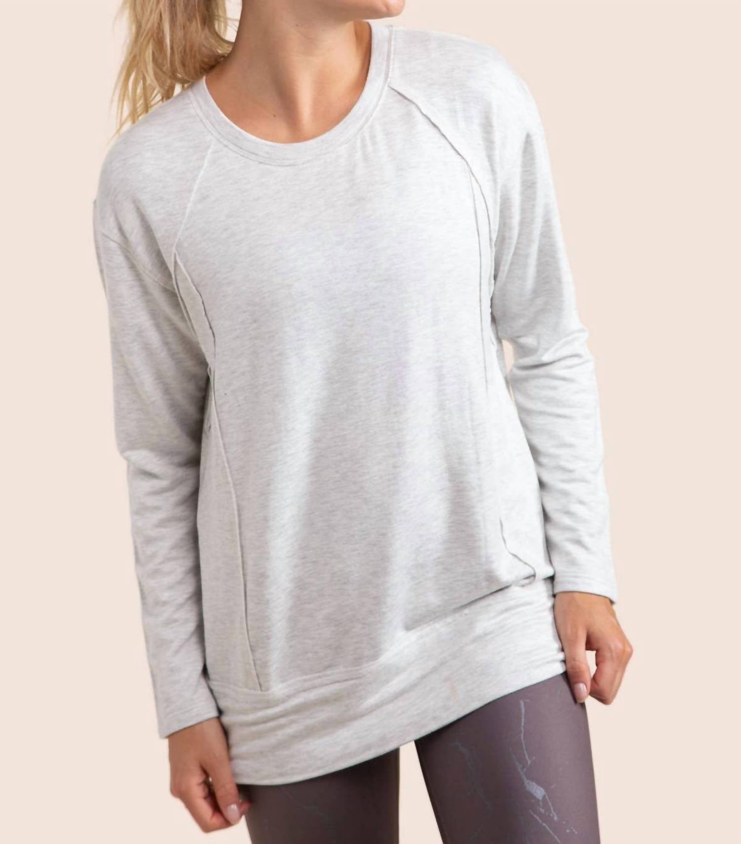 Топ с длинными рукавами и вставками - Plus In Gray mono b, серый 
Топ с длинными рукавами и вставками - Plus In Gray mono b, серый