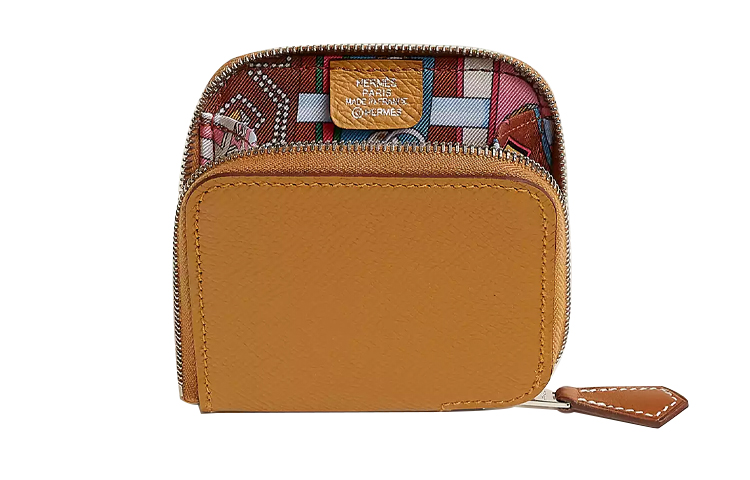 HERMES Шёлковый кошелек для монет Epsom и Barenia Calfskin женский кунжутный коричневый и порошок чили и розовая сода
HERMES Шёлковый кошелек для монет Epsom и Barenia Calfskin женский кунжутный коричневый и порошок чили и розовая сода