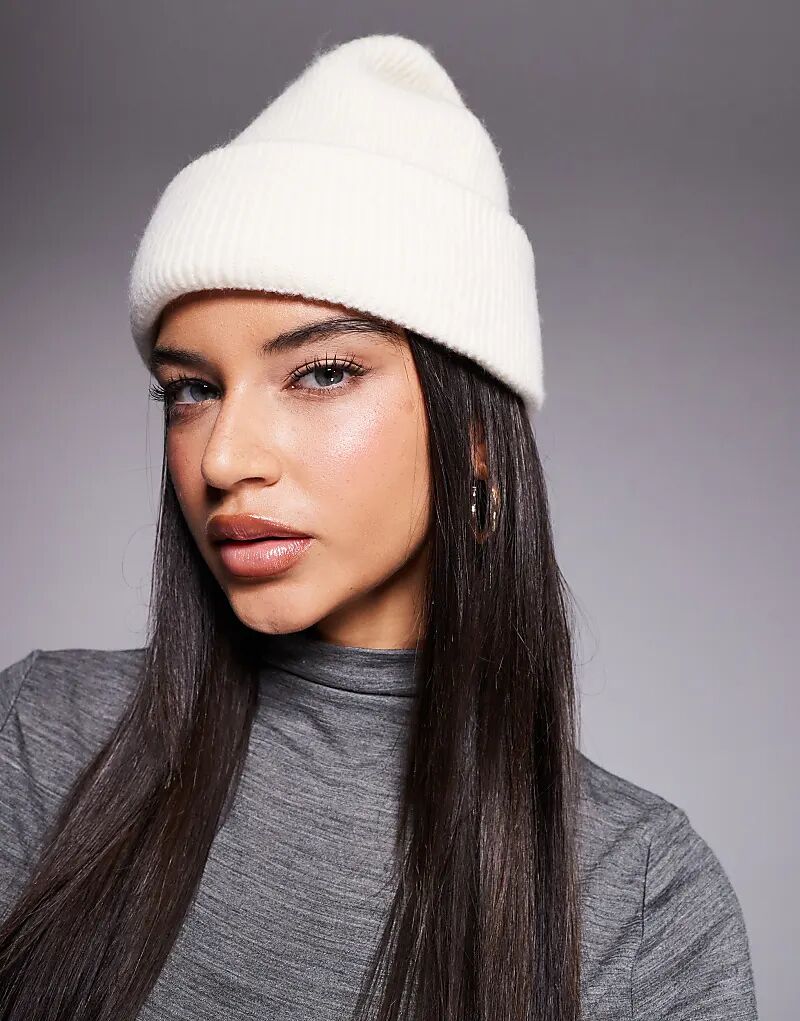 Лыжная вязаная шапка ASOS 4505 кремового цвета
Лыжная вязаная шапка ASOS 4505 кремового цвета