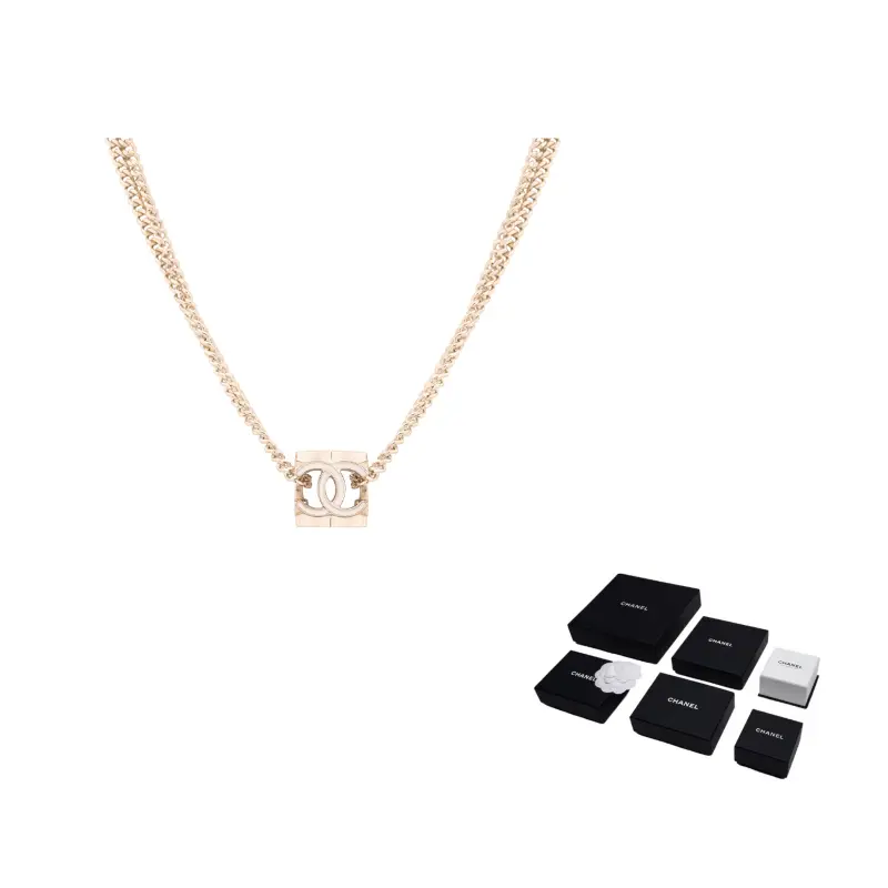 CHANEL Золотое ожерелье из сплава Alloy Necklaces
CHANEL Золотое ожерелье из сплава Alloy Necklaces