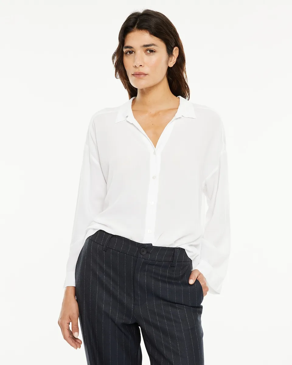 Женская рубашка с воротником-стойкой и швами на плечах System Action, белый
Женская рубашка с воротником-стойкой и швами на плечах System Action, белый