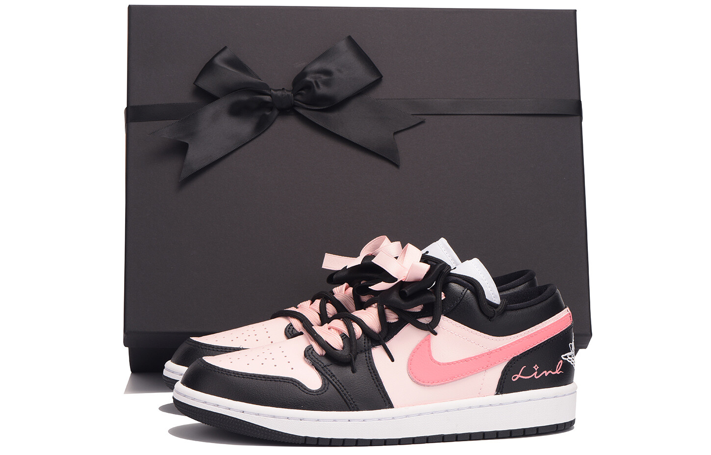 Баскетбольные кроссовки Air 1 Vintage женские с низким верхом розового цвета Jordan, розовый
Баскетбольные кроссовки Air 1 Vintage женские с низким верхом розового цвета Jordan, розовый