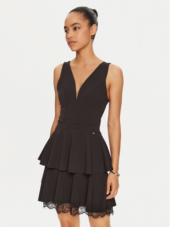 Коктейльное платье стандартного кроя Rinascimento, черный
Коктейльное платье стандартного кроя Rinascimento, черный