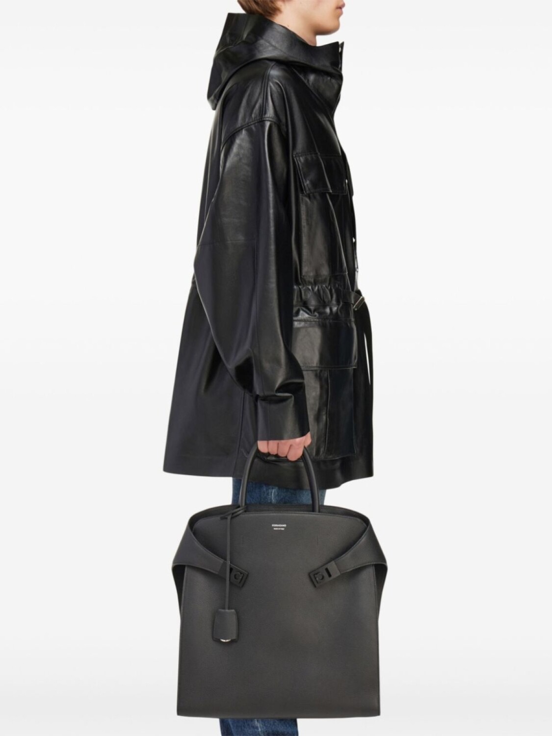 Ferragamo сумка-тоут Hug, черный
Ferragamo сумка-тоут Hug, черный