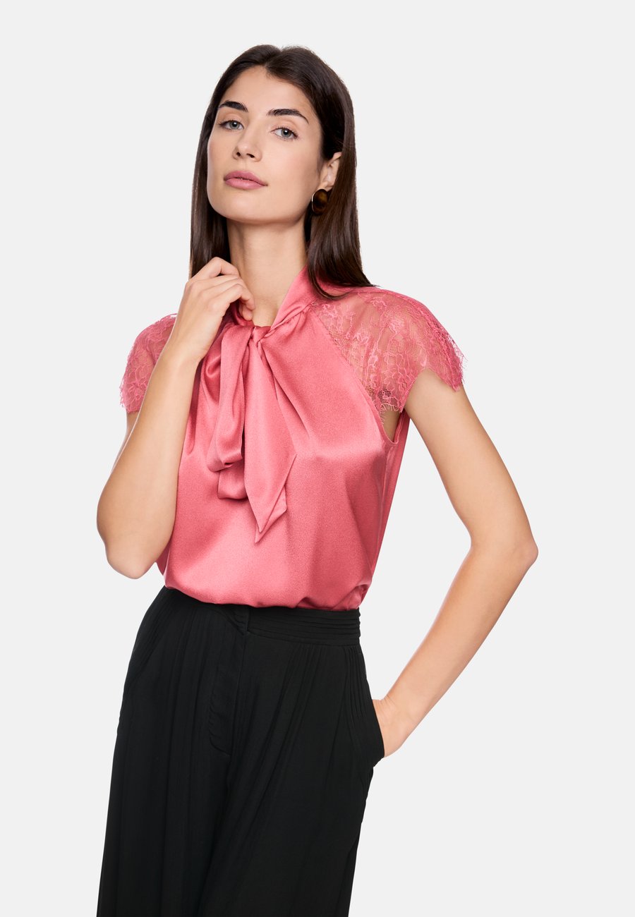 Блуза Marc Cain Blouse, Rapture Rose/Pink
Блуза Marc Cain Blouse, Rapture Rose/Pink