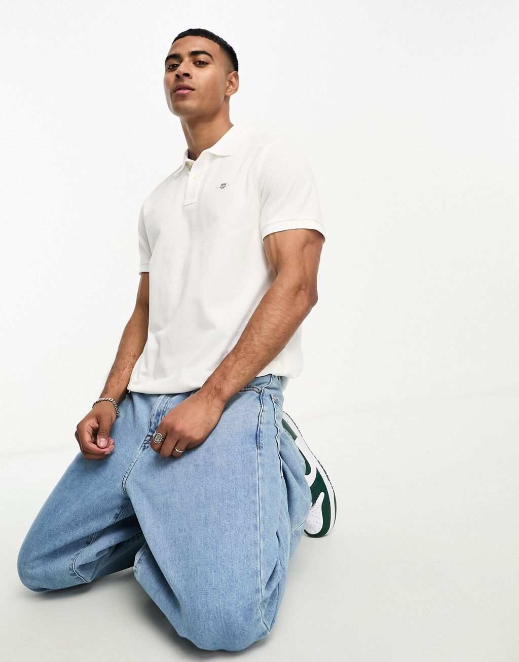 Белая футболка-поло стандартного кроя с логотипом GANT из пике, Белый, Белая футболка-поло стандартного кроя с логотипом GANT из пике
Белая футболка-поло стандартного кроя с логотипом GANT из пике, Белый, Белая футболка-поло стандартного кроя с логотипом GANT из пике