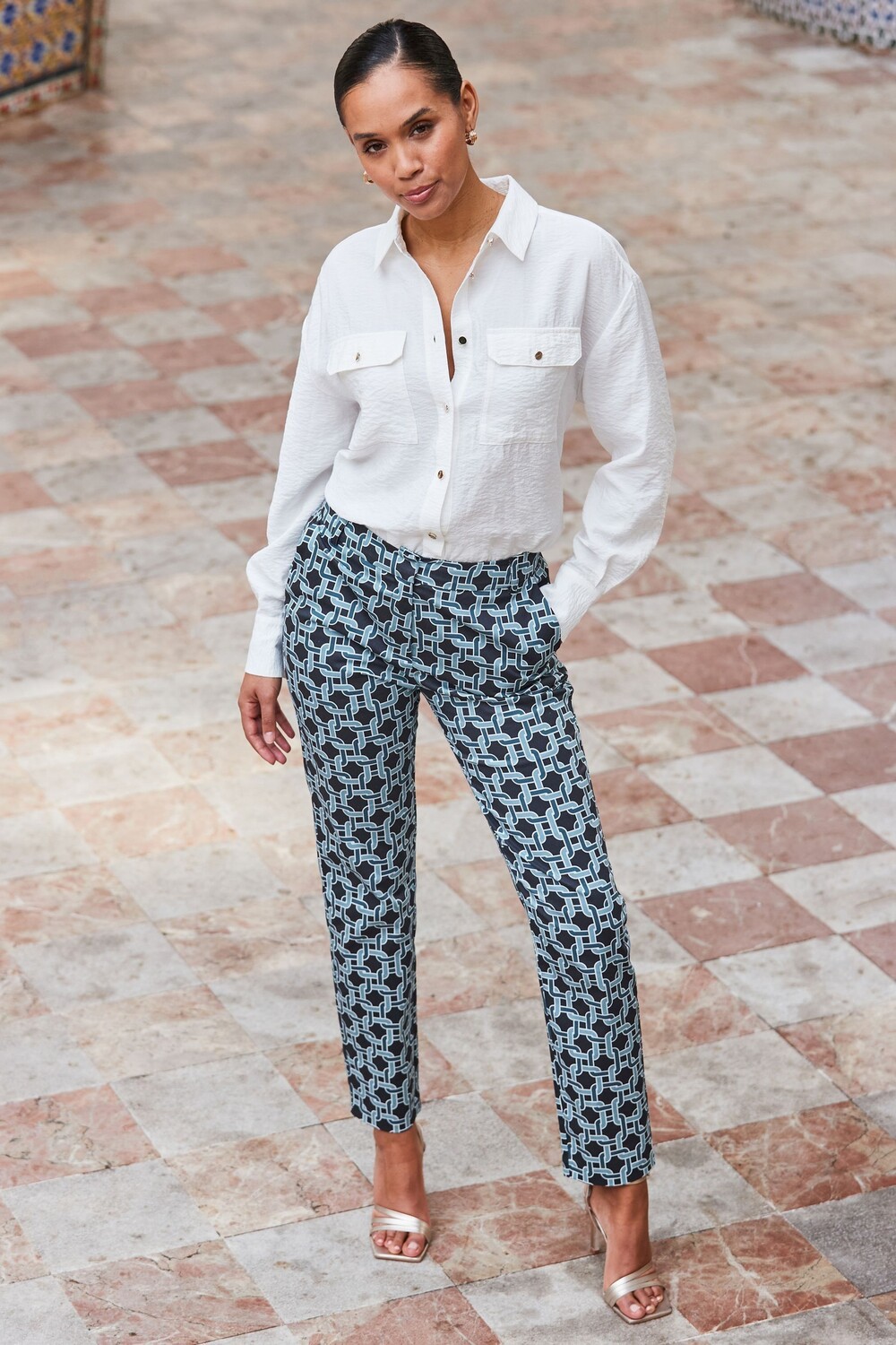 Брюки с зауженными штанинами с геометрическим узором Sosandar, синий 
Брюки с зауженными штанинами с геометрическим узором Sosandar, синий