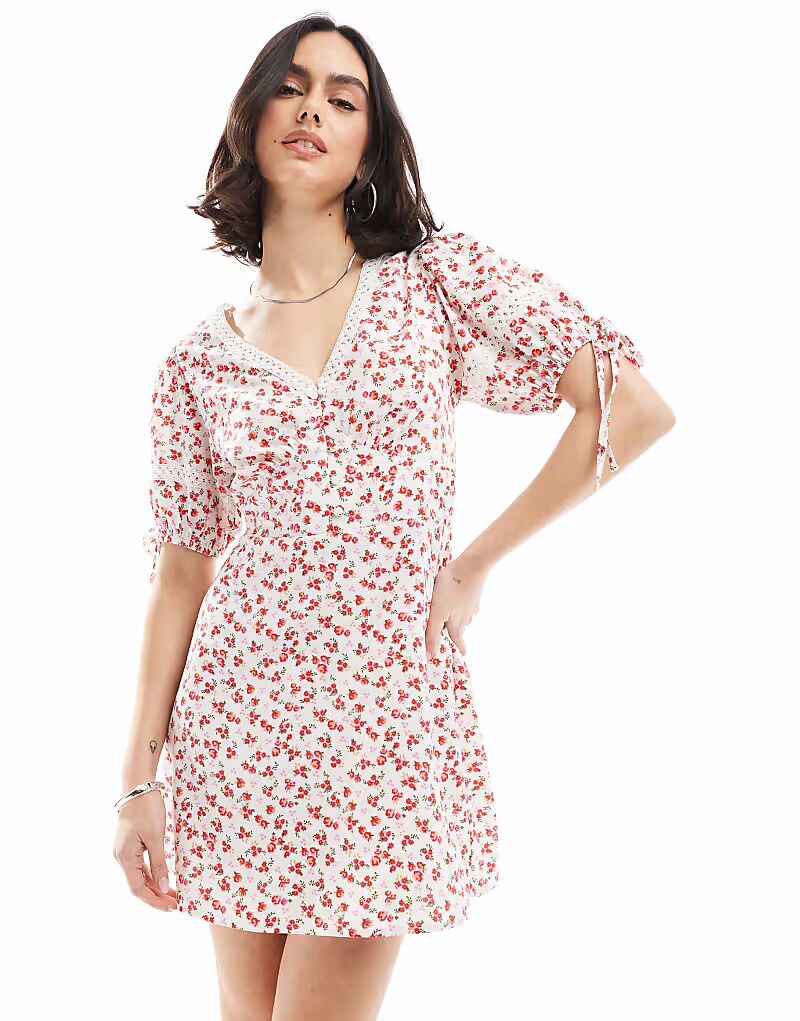 Платье-миниатюра Wednesday's Girl с цветочным принтом белого цвета
Платье-миниатюра Wednesday's Girl с цветочным принтом белого цвета