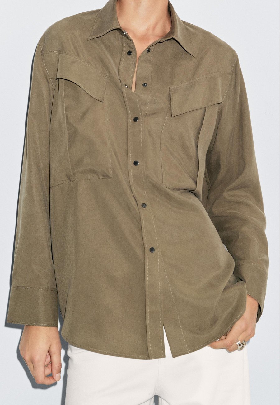 Блуза Massimo Dutti LONG WITH POCKET DETAILS, Khaki
Блуза Massimo Dutti LONG WITH POCKET DETAILS, Khaki