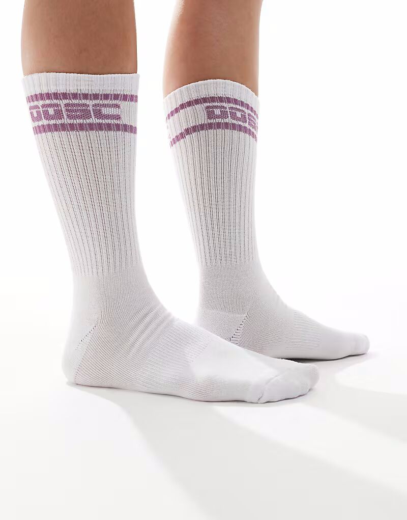 OOSC Носки Oosc Crew в фиолетовом цвете
OOSC Носки Oosc Crew в фиолетовом цвете