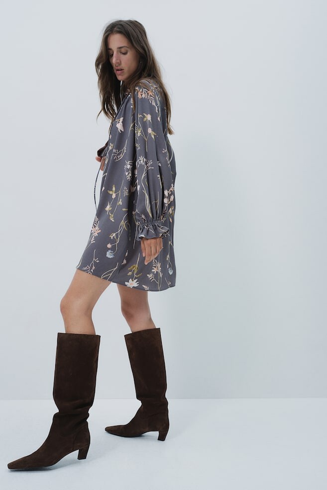 Платье с воланным воротником H&M, серый
Платье с воланным воротником H&M, серый