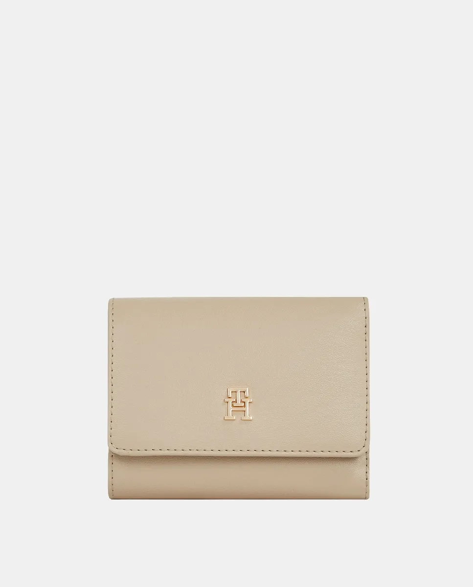 Средний кошелек кремового цвета с логотипом Tommy Hilfiger
Средний кошелек кремового цвета с логотипом Tommy Hilfiger