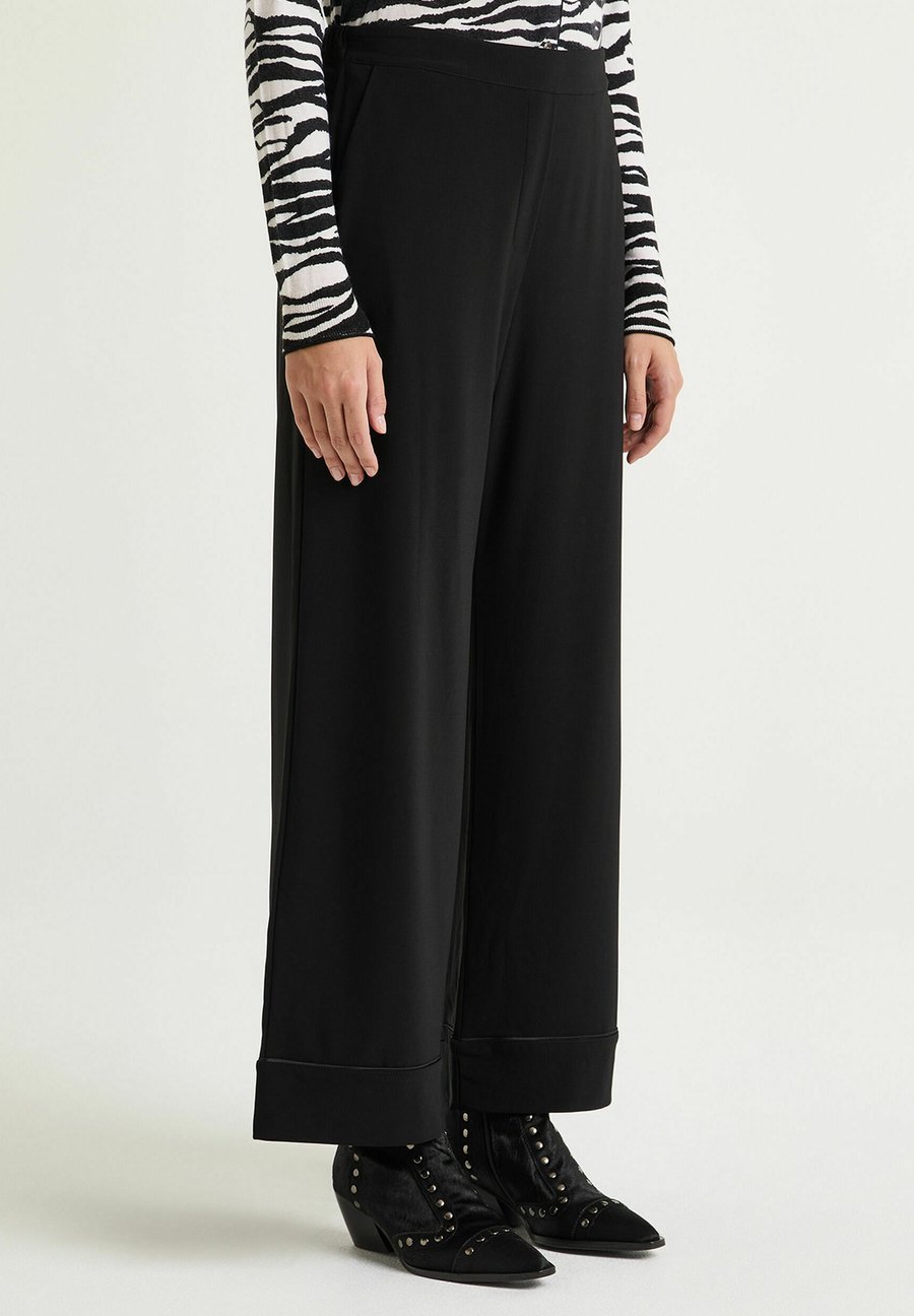 Брюки Maliparmi TECNO, Black
Брюки Maliparmi TECNO, Black