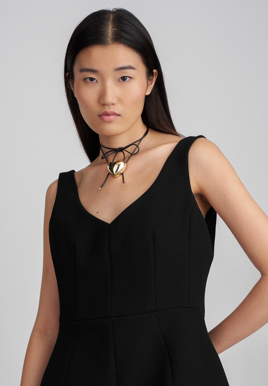 Платье Vanessa Bruno FABULOUS, Noir/Black
Платье Vanessa Bruno FABULOUS, Noir/Black