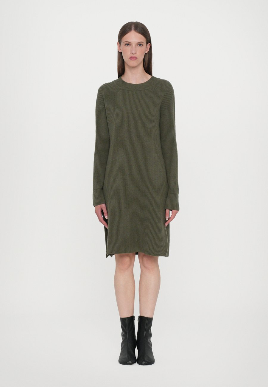 Платье CLOSED CREW NECK DRESS LONG SLEEVE, Forest Green/Olive
Платье CLOSED CREW NECK DRESS LONG SLEEVE, Forest Green/Olive