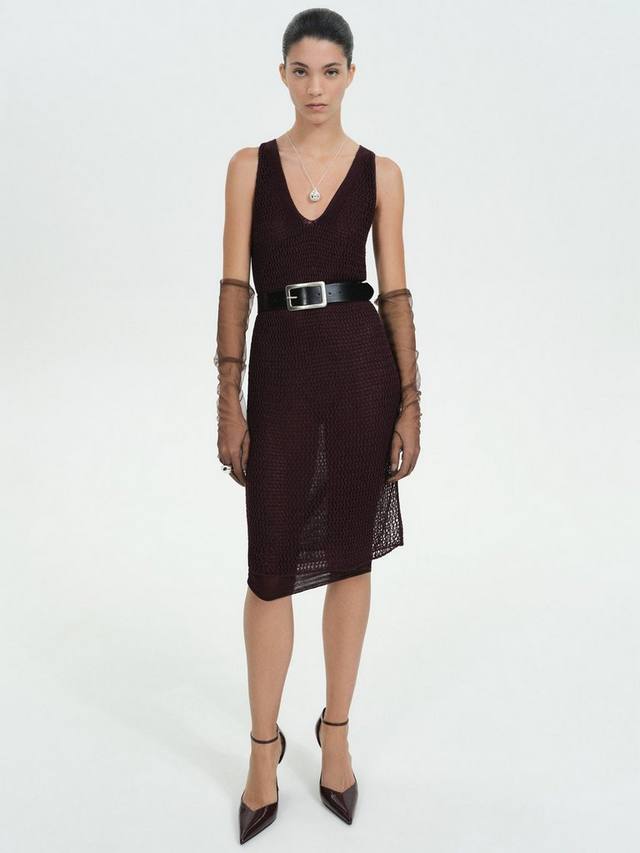 Блестящее металлическое трикотажное платье длиной до колен Mango, темно-красный
Блестящее металлическое трикотажное платье длиной до колен Mango, темно-красный