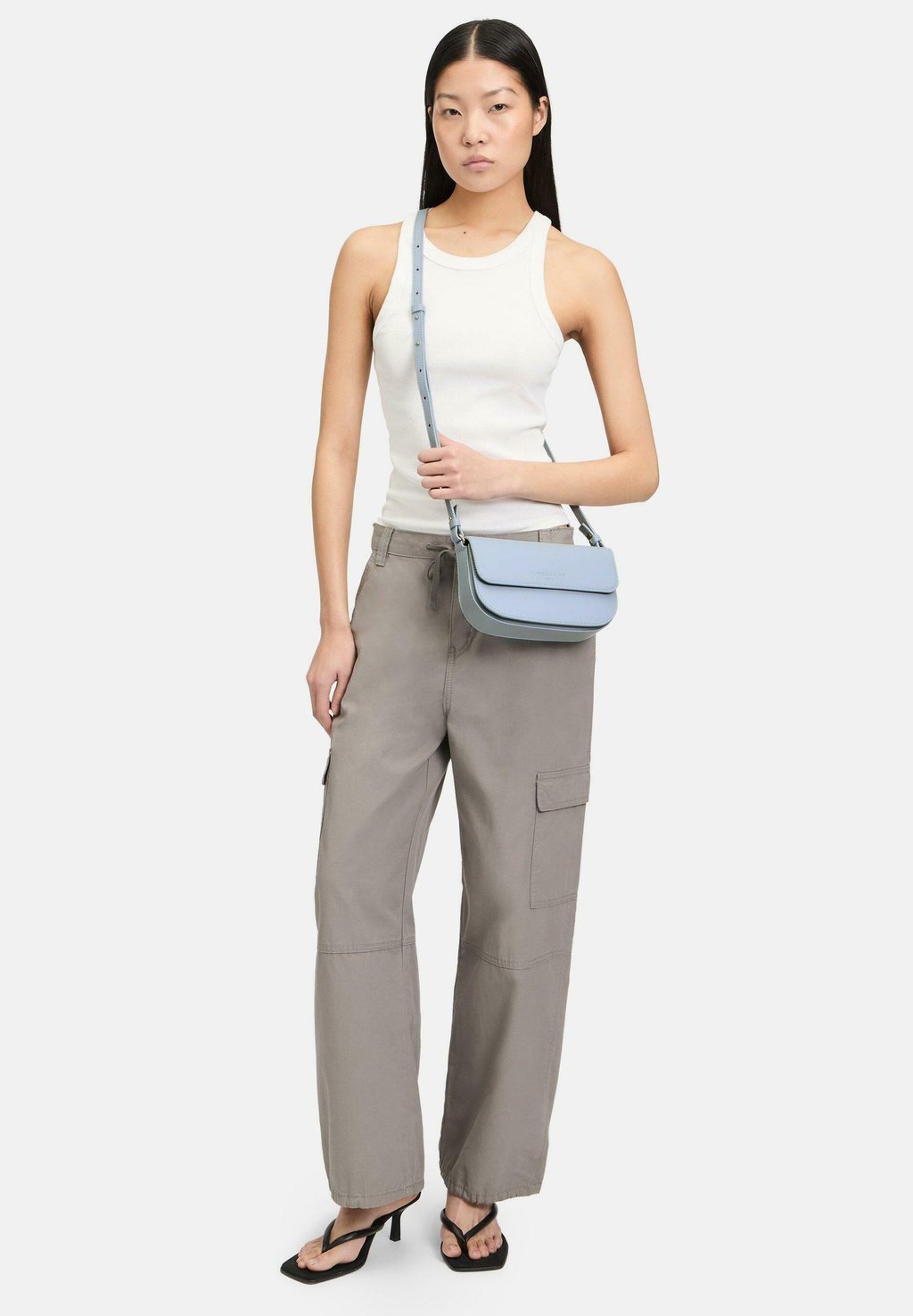 Сумка через плечо VIKTORIA - Across body bag Liebeskind Berlin, светло-голубой 
Сумка через плечо VIKTORIA - Across body bag Liebeskind Berlin, светло-голубой