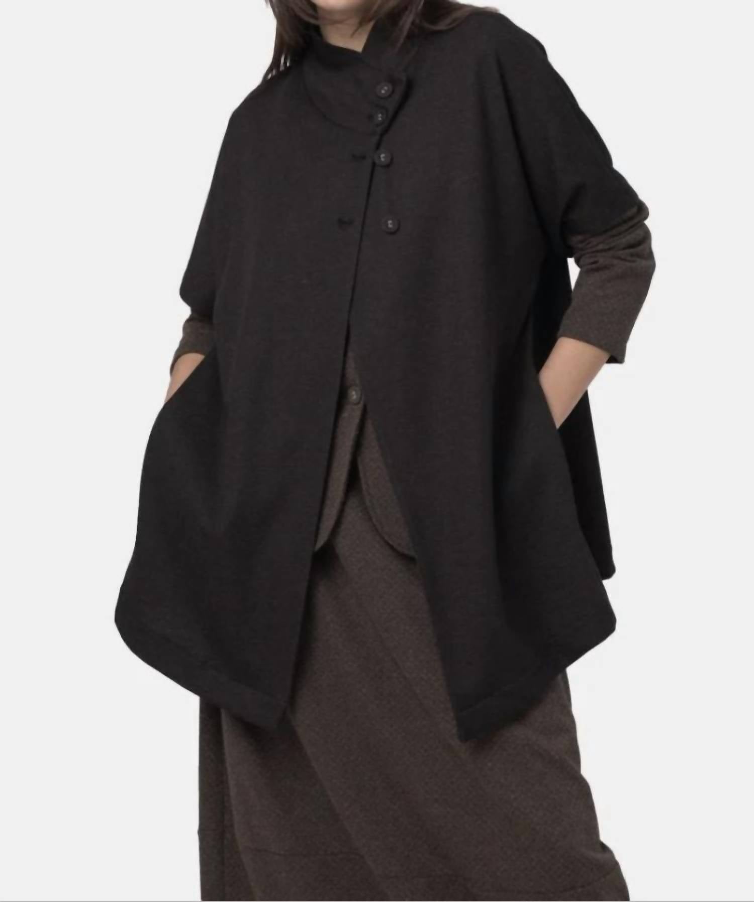 Асимметричная рубашка с коротким рукавом на пуговицах коричневого цвета Baci
Асимметричная рубашка с коротким рукавом на пуговицах коричневого цвета Baci