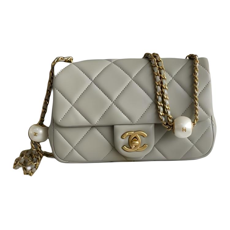 CHANEL Миниатюрная женская сумка-кроссбоди из телячьей кожи светло-серого цвета
CHANEL Миниатюрная женская сумка-кроссбоди из телячьей кожи светло-серого цвета