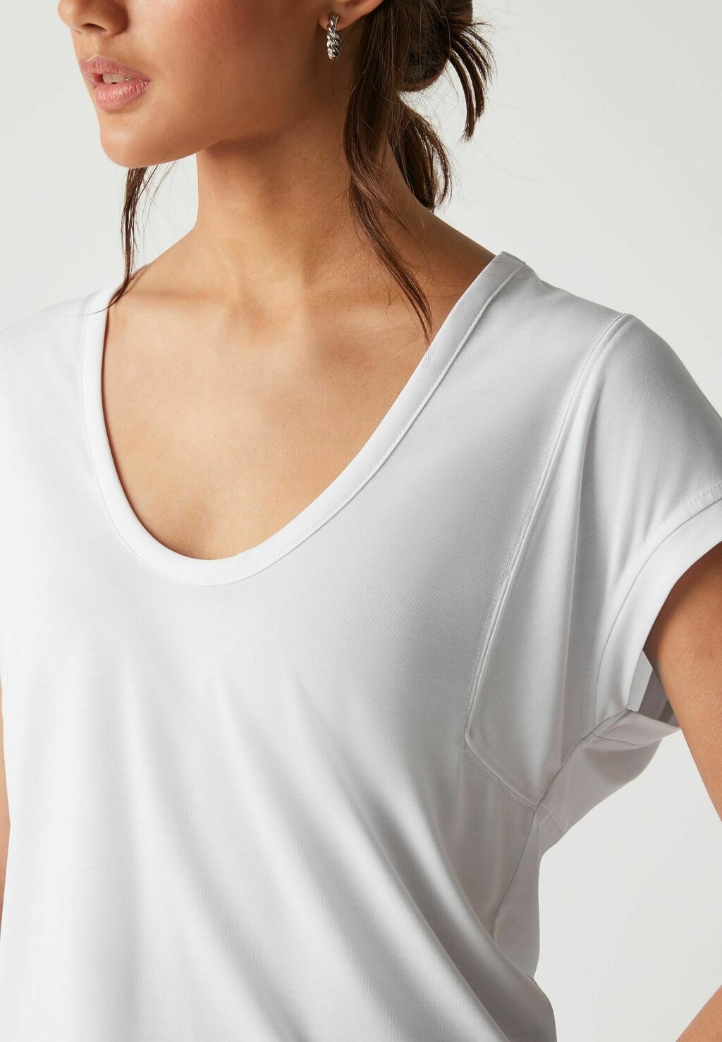 Футболка базовая Premium Rich Scoop Neck -Regular Fit Next, белая
Футболка базовая Premium Rich Scoop Neck -Regular Fit Next, белая