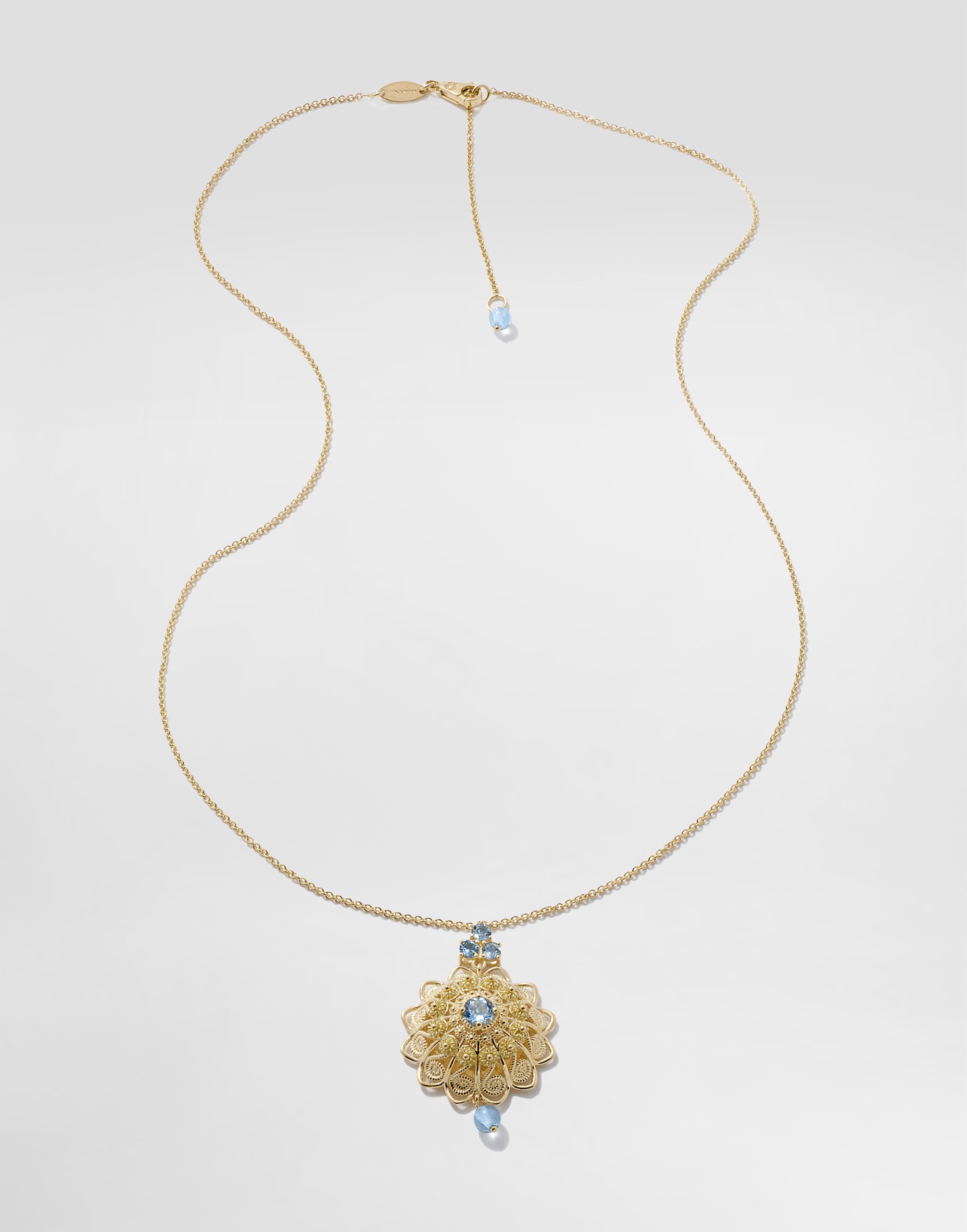 Колье из филиграни из желтого золота 18 карат с аквамаринами Dolce & Gabbana, золото
Колье из филиграни из желтого золота 18 карат с аквамаринами Dolce & Gabbana, золото