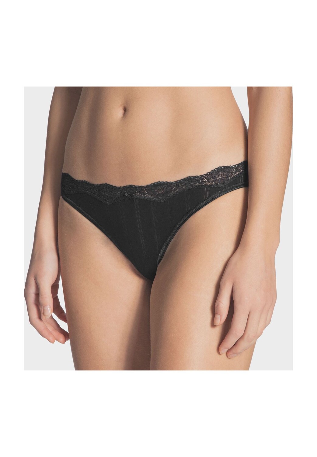 Женские однотонные кружевные трусы Etude Toujours на бедрах CALIDA, черный
Женские однотонные кружевные трусы Etude Toujours на бедрах CALIDA, черный