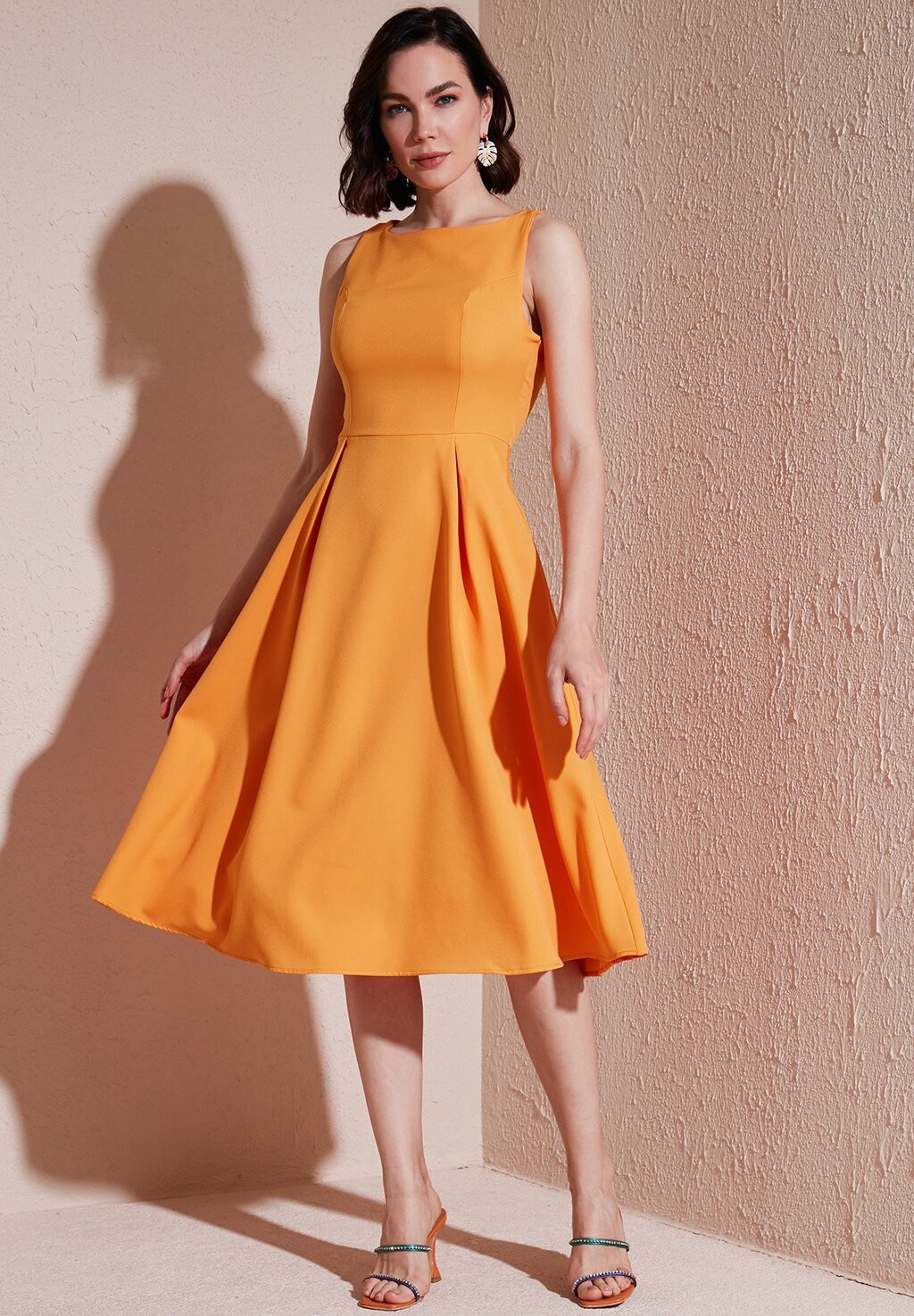 Повседневное платье CREW NECK PLEATED MIDI LELA, горчично-желтый
Повседневное платье CREW NECK PLEATED MIDI LELA, горчично-желтый