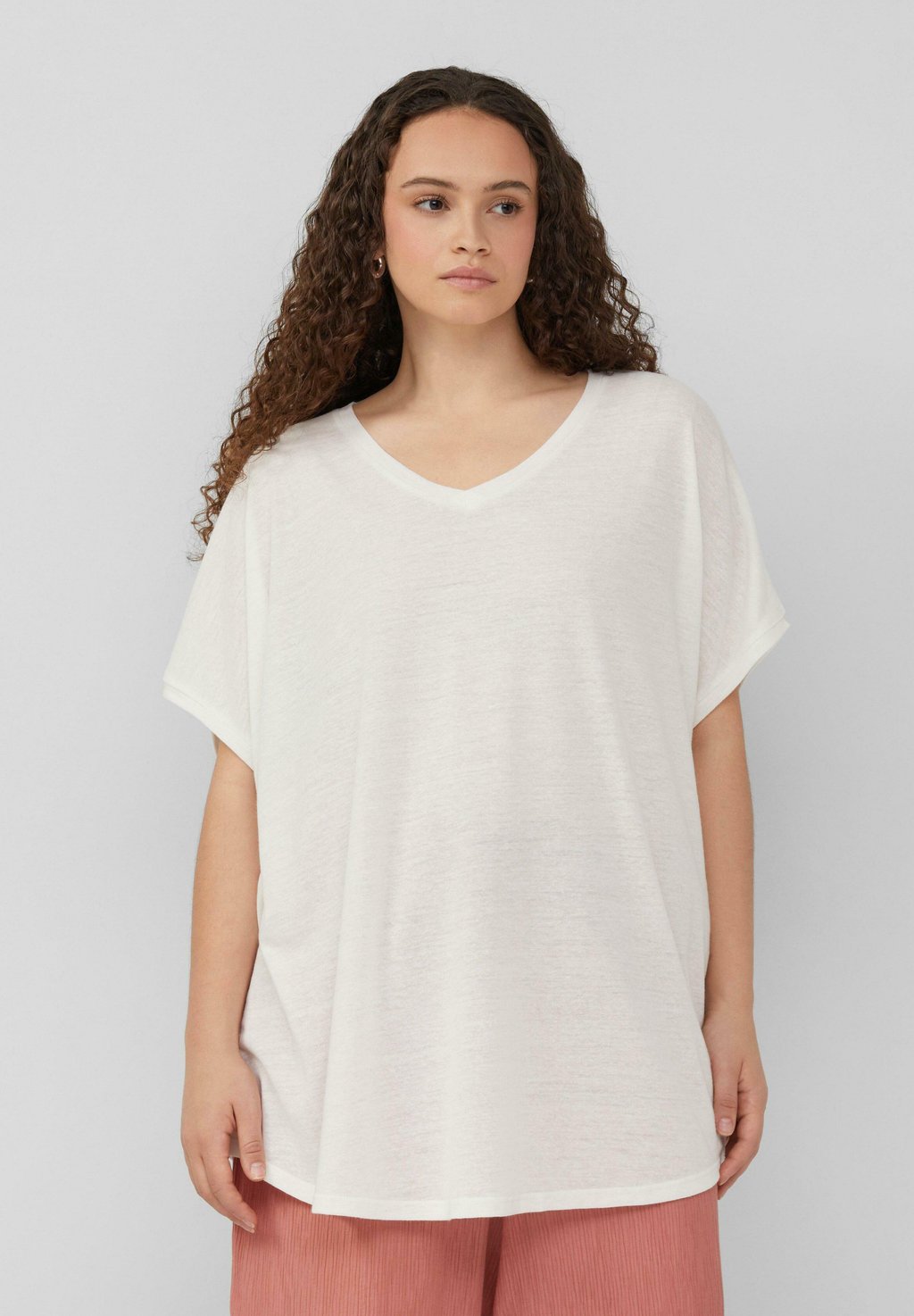 Базовая футболка QS, кремовый
Базовая футболка QS, кремовый