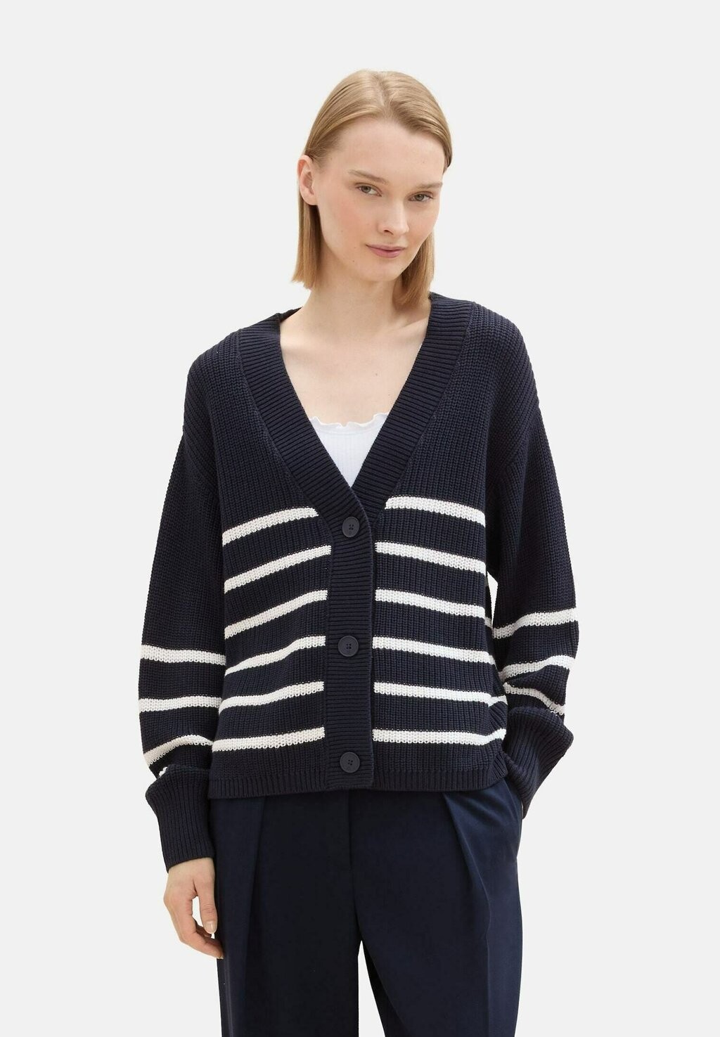 Кардиган MIT V-AUSSCHNITT TOM TAILOR DENIM, темно-синий
Кардиган MIT V-AUSSCHNITT TOM TAILOR DENIM, темно-синий