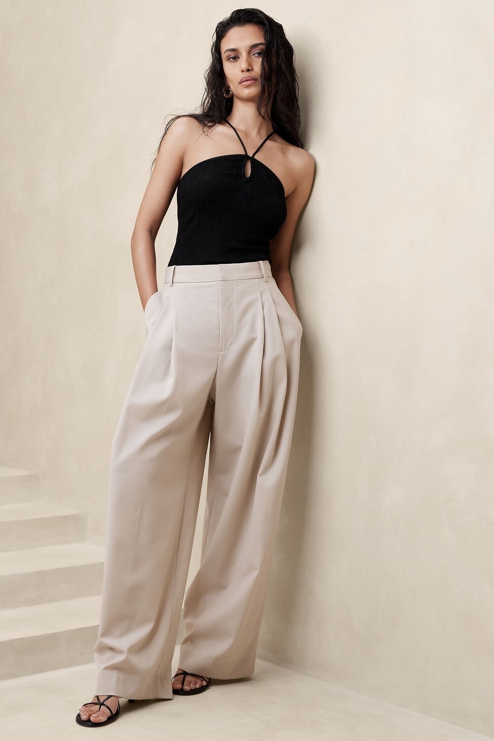 Топ без рукавов с вырезом «Keyhole» Banana Republic, черный
Топ без рукавов с вырезом «Keyhole» Banana Republic, черный