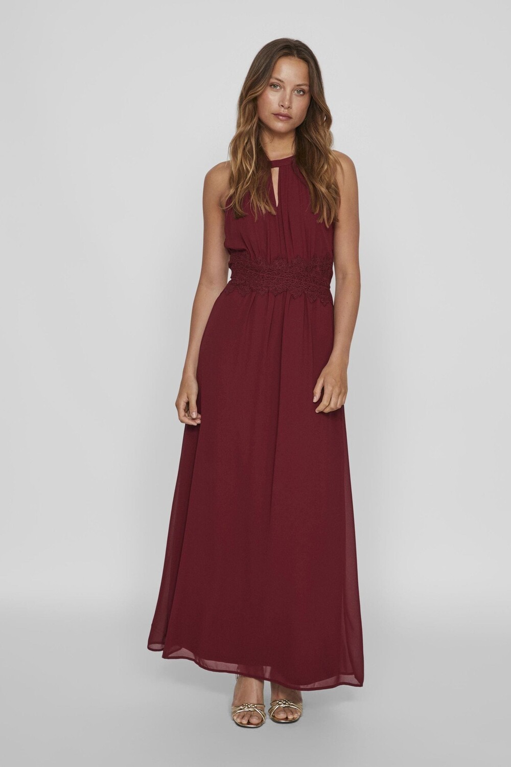 Платье макси с вырезом халтерне для подружек невесты с кружевными вставками Vila, фиолетовый
Платье макси с вырезом халтерне для подружек невесты с кружевными вставками Vila, фиолетовый