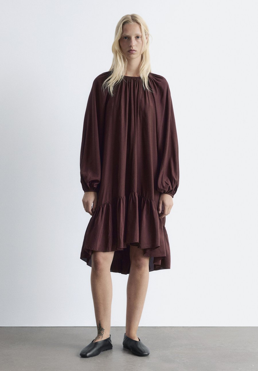 Платье & other stories FLOUNCED BALLOON-SLEEVE , Dark Red
Платье & other stories FLOUNCED BALLOON-SLEEVE , Dark Red