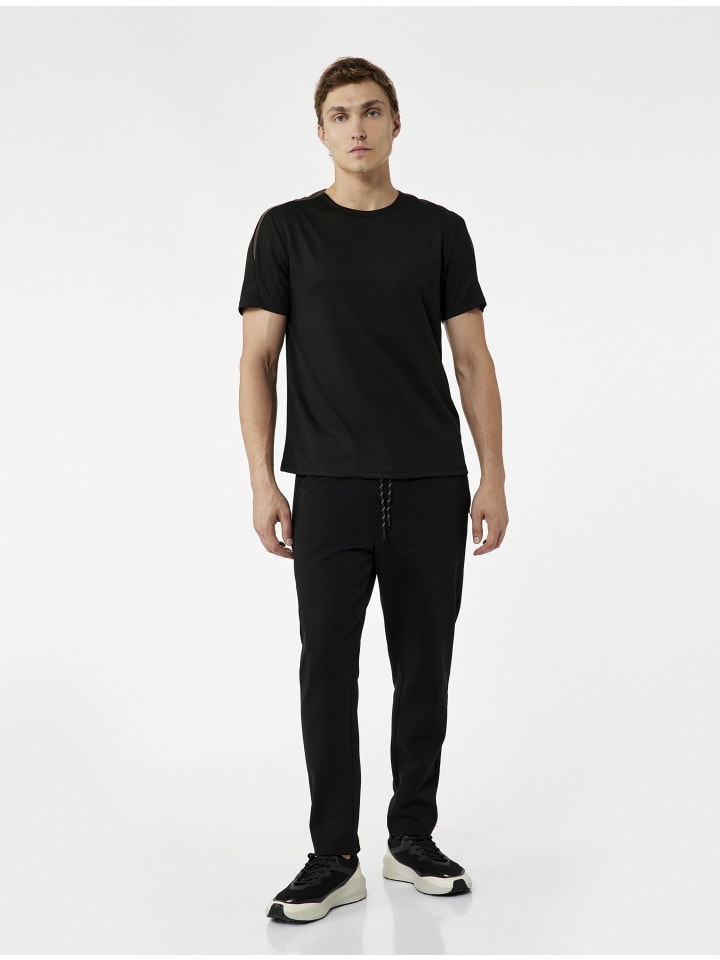 СПОРТИВНЫЕ БРЮКИ черного цвета KOTON
СПОРТИВНЫЕ БРЮКИ черного цвета KOTON